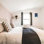 Modern & Spacious 1 Bedroom Clapham Junction Flat